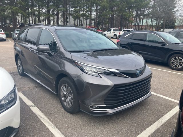 2023 Toyota Sienna XLE