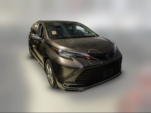2023 Toyota Sienna XLE