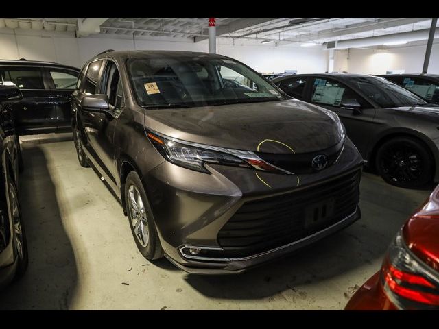 2023 Toyota Sienna XLE