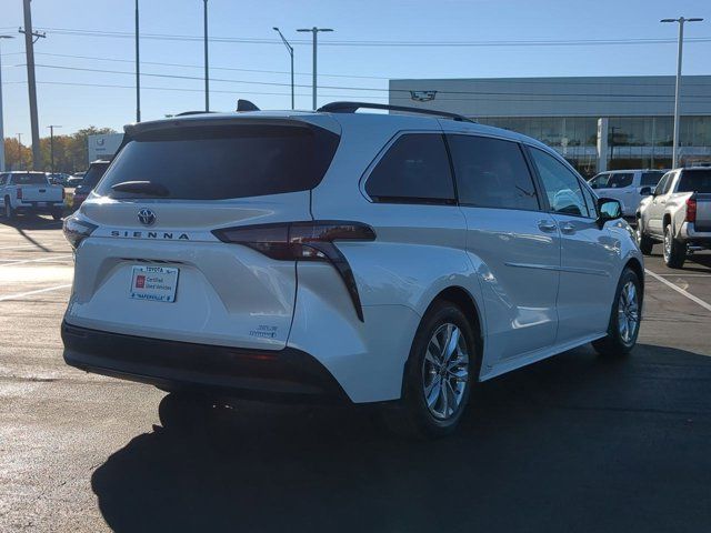 2023 Toyota Sienna XLE