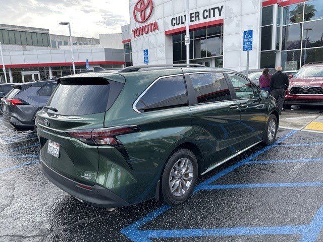 2023 Toyota Sienna XLE