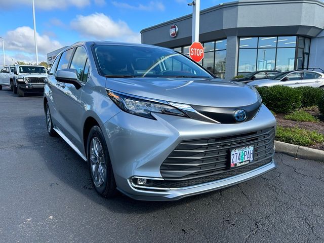 2023 Toyota Sienna XLE