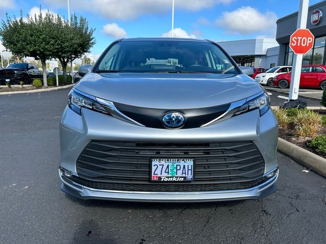 2023 Toyota Sienna XLE