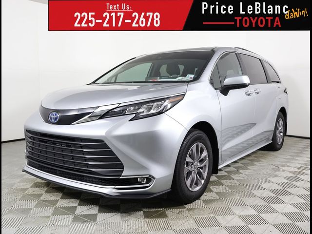 2023 Toyota Sienna XLE