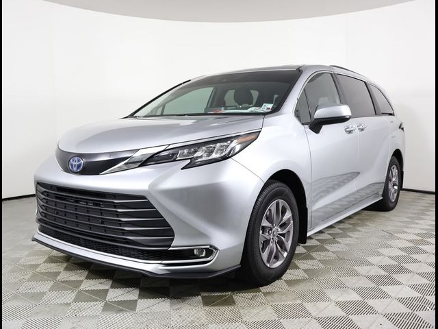 2023 Toyota Sienna XLE