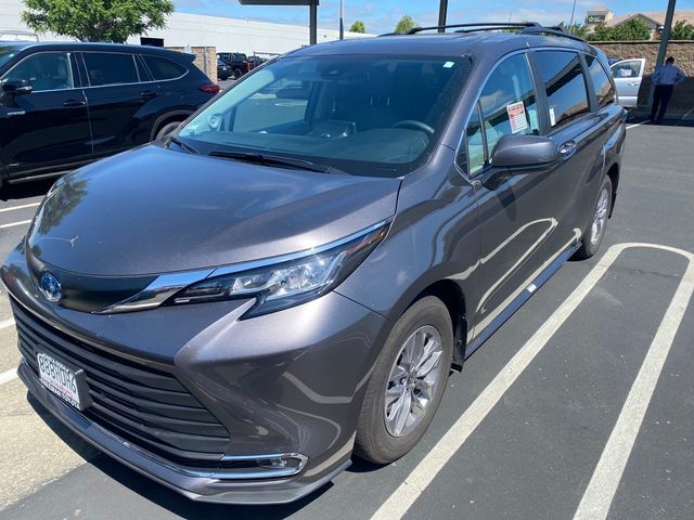 2023 Toyota Sienna XLE