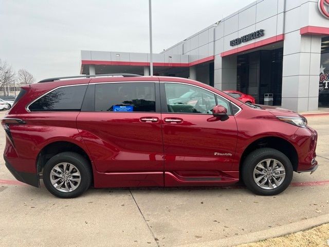 2023 Toyota Sienna XLE