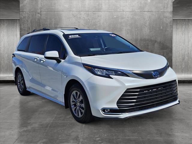 2023 Toyota Sienna XLE