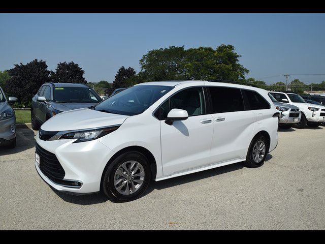 2023 Toyota Sienna XLE