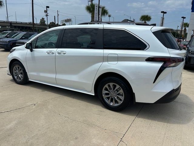 2023 Toyota Sienna XLE