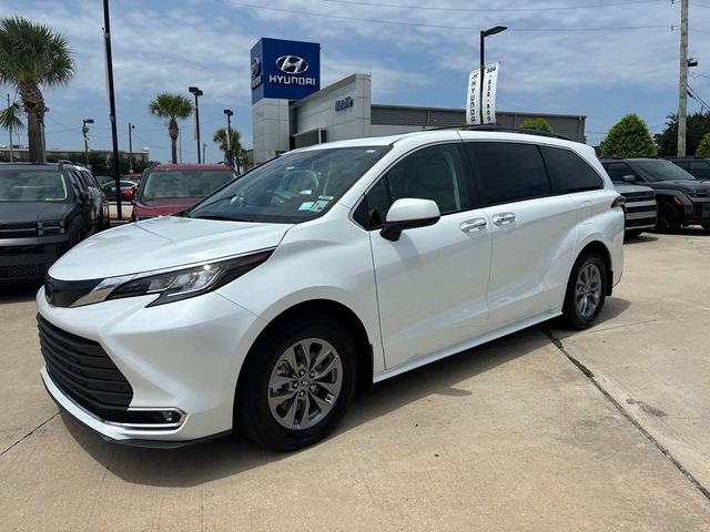 2023 Toyota Sienna XLE