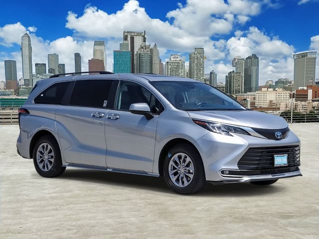 2023 Toyota Sienna XLE