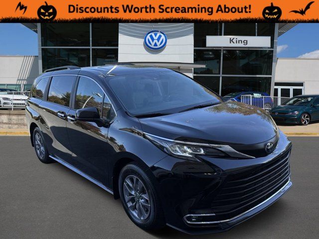 2023 Toyota Sienna XLE