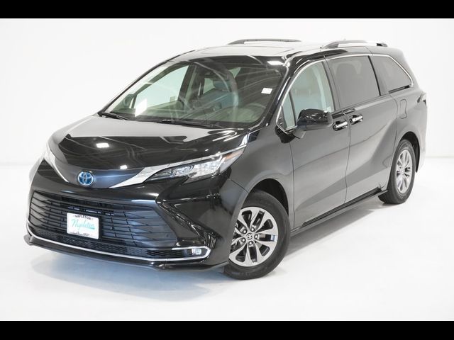 2023 Toyota Sienna XLE