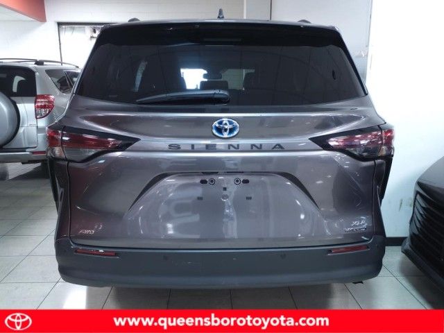 2023 Toyota Sienna XLE