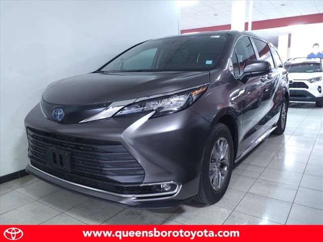 2023 Toyota Sienna XLE