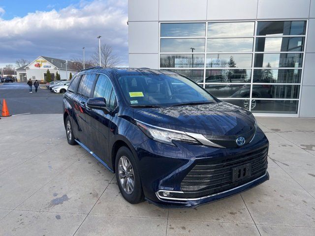 2023 Toyota Sienna XLE