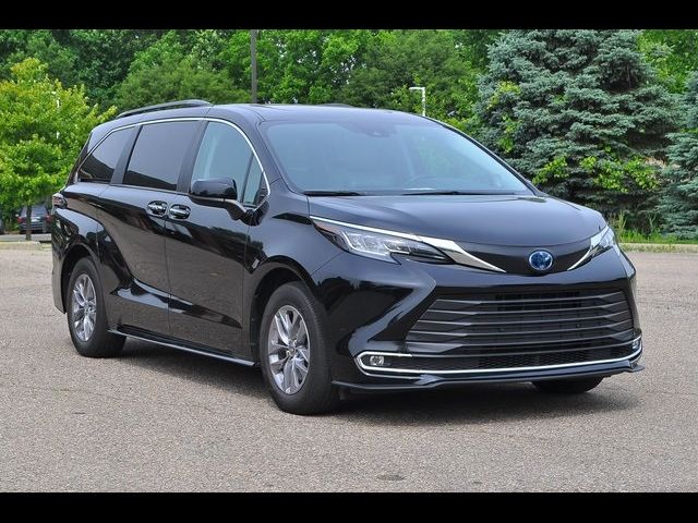 2023 Toyota Sienna XLE