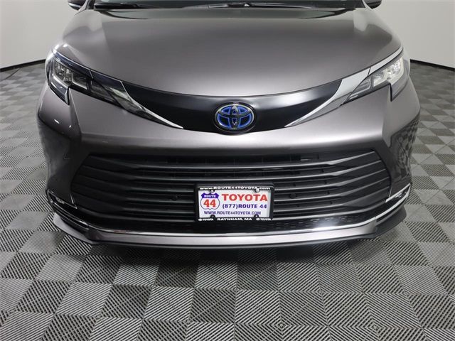 2023 Toyota Sienna XLE