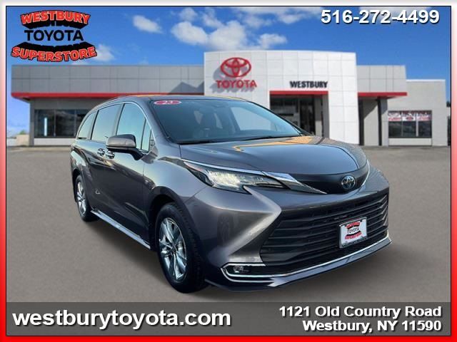 2023 Toyota Sienna XLE