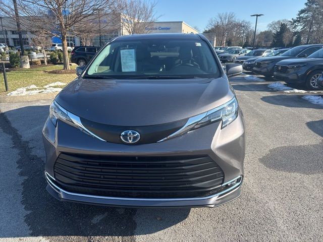 2023 Toyota Sienna XLE