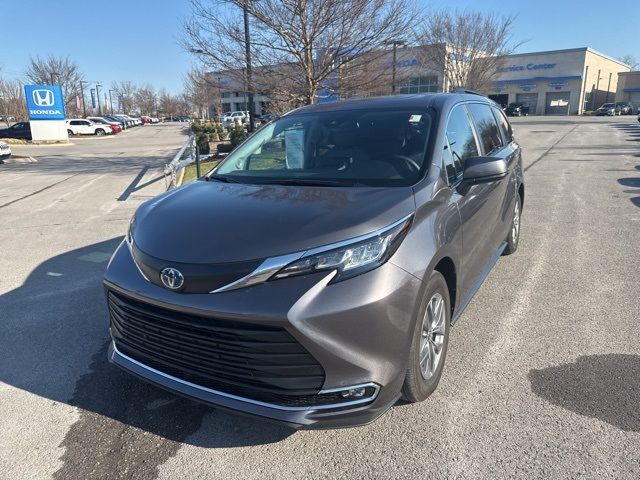 2023 Toyota Sienna XLE