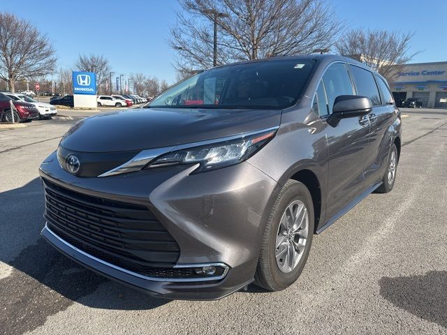 2023 Toyota Sienna XLE