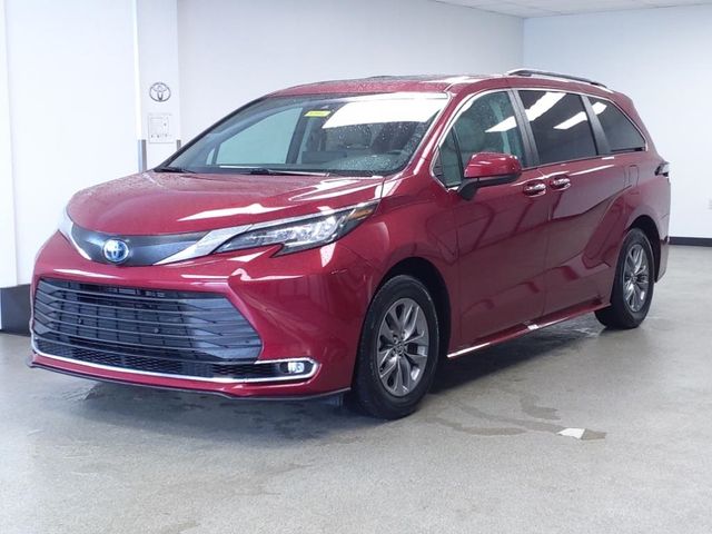 2023 Toyota Sienna XLE