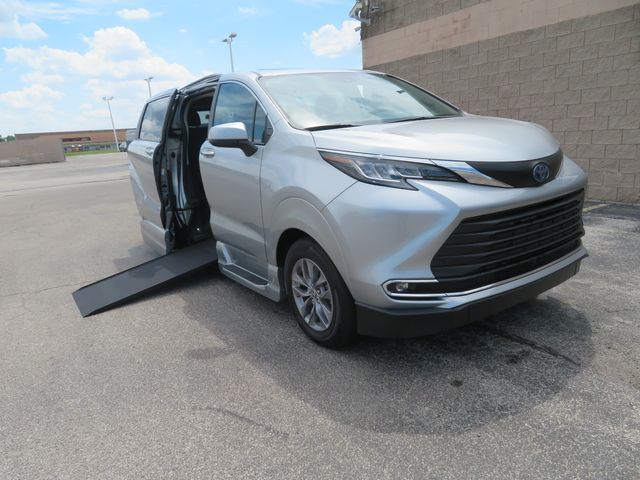 2023 Toyota Sienna XLE