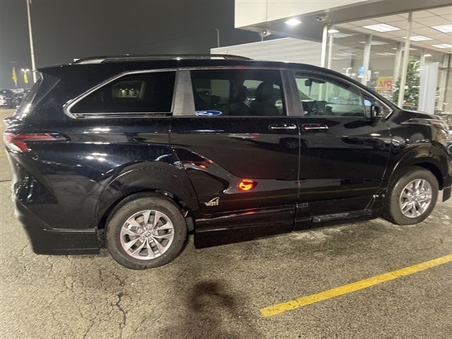 2023 Toyota Sienna XLE