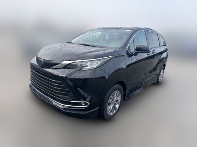 2023 Toyota Sienna XLE