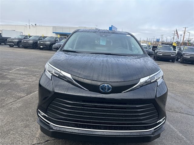 2023 Toyota Sienna XLE