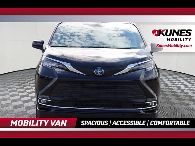 2023 Toyota Sienna XLE