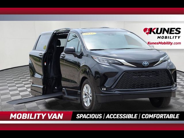 2023 Toyota Sienna XLE