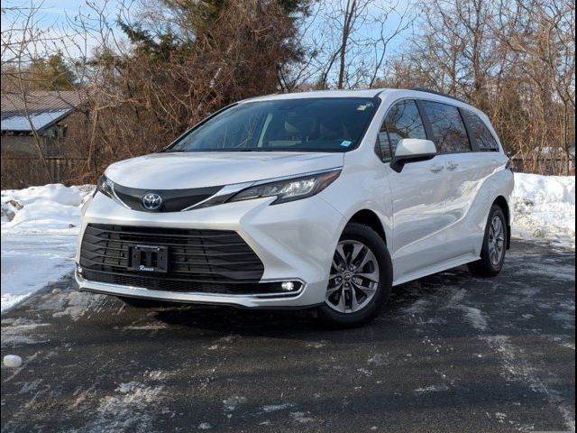 2023 Toyota Sienna XLE