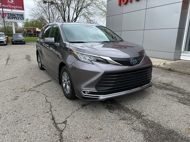 2023 Toyota Sienna XLE