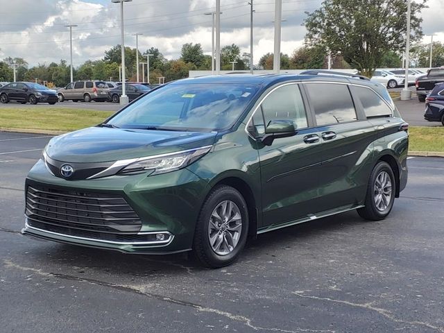 2023 Toyota Sienna XLE