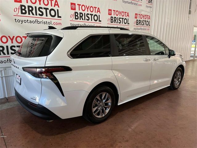 2023 Toyota Sienna XLE