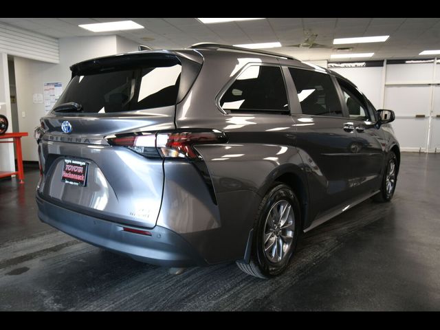 2023 Toyota Sienna XLE