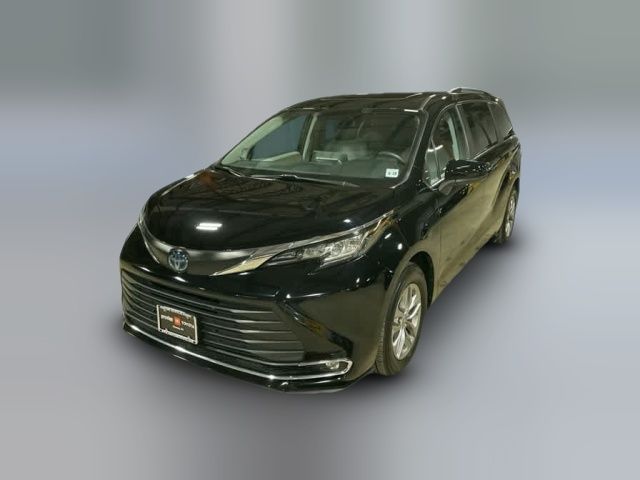 2023 Toyota Sienna XLE