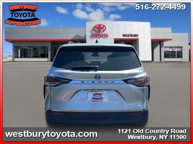 2023 Toyota Sienna XLE