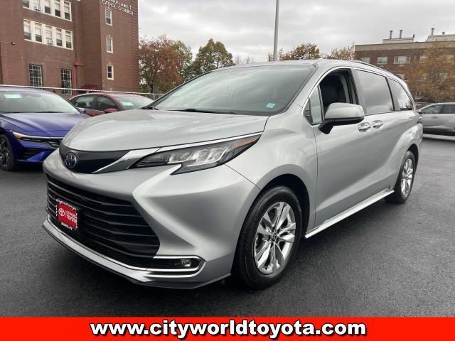 2023 Toyota Sienna XLE