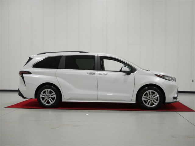 2023 Toyota Sienna XLE