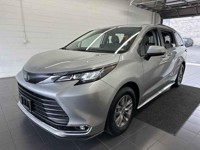 2023 Toyota Sienna XLE