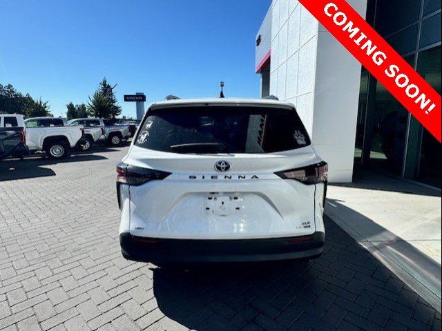 2023 Toyota Sienna XLE