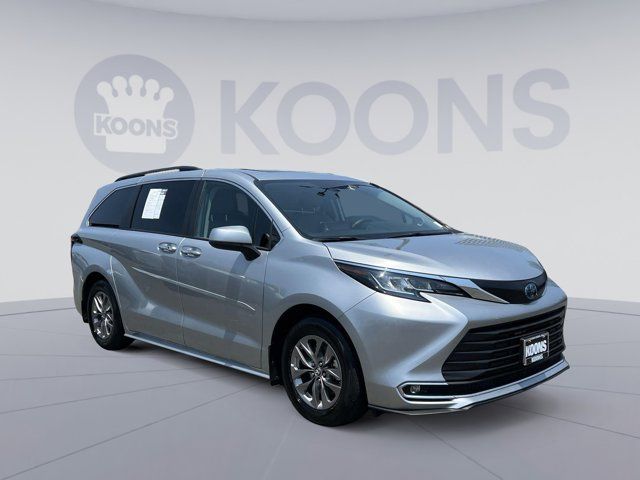 2023 Toyota Sienna XLE
