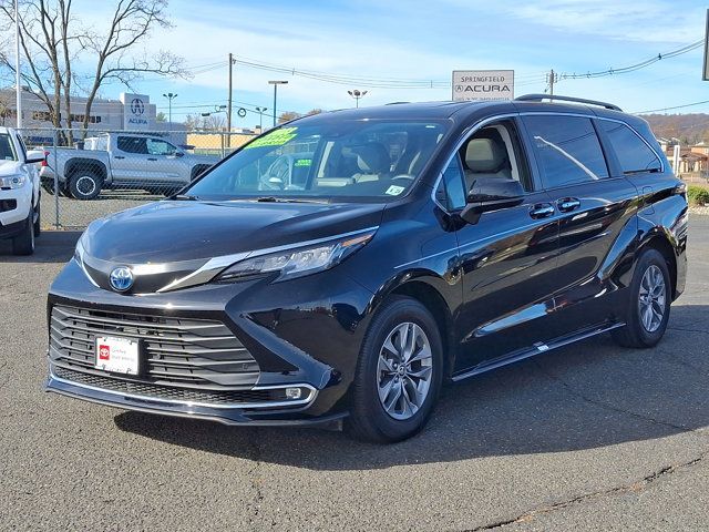 2023 Toyota Sienna XLE