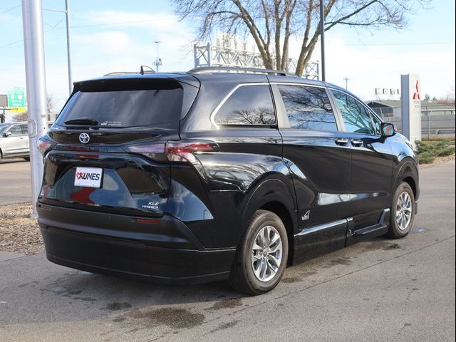 2023 Toyota Sienna XLE