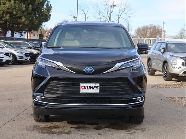 2023 Toyota Sienna XLE