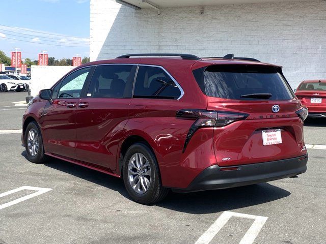 2023 Toyota Sienna XLE